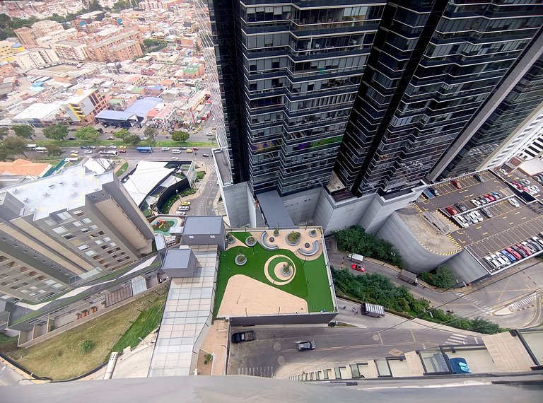 Penthouse View, Piso 17, Balcon y Parking, Usaquen