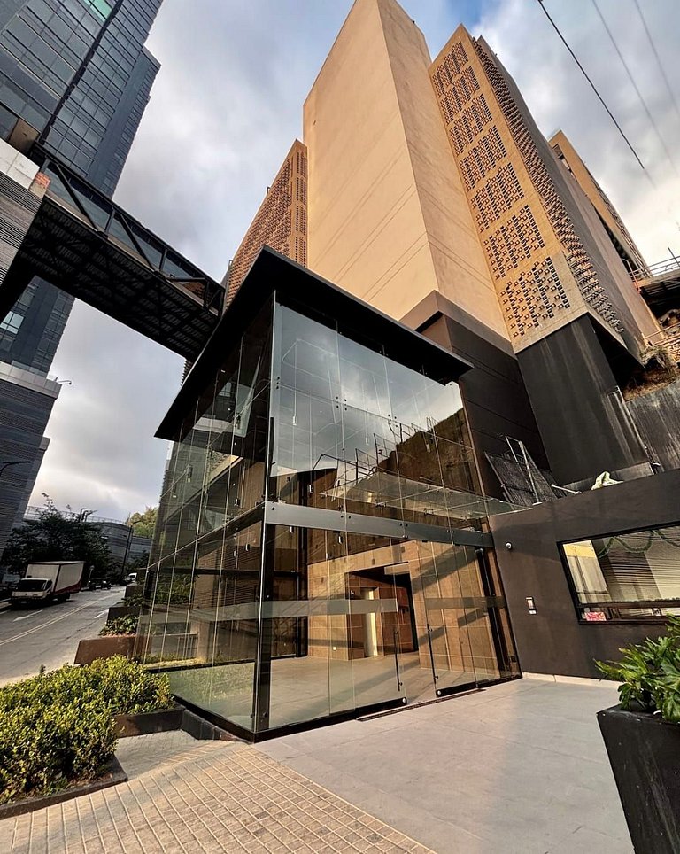Penthouse View, Piso 17, Balcon y Parking, Usaquen