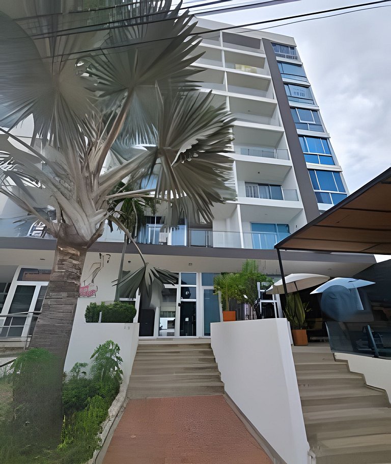 Loft acogedor con vista, piscina y balcón