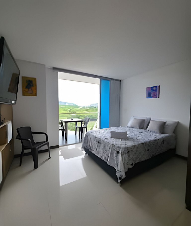 Loft acogedor con vista, piscina y balcón