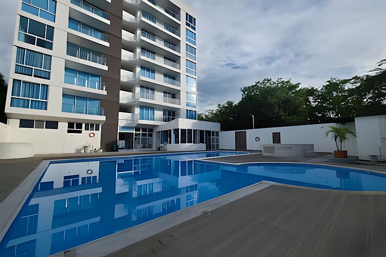 Loft acogedor con vista, piscina y balcón
