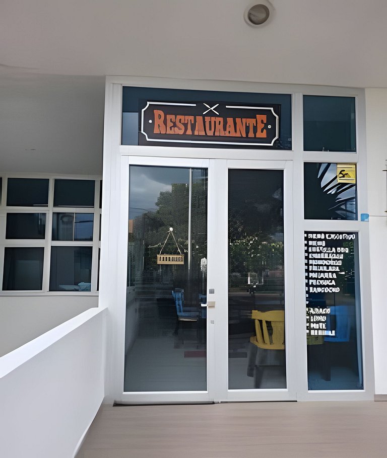 Loft acogedor con vista, piscina y balcón