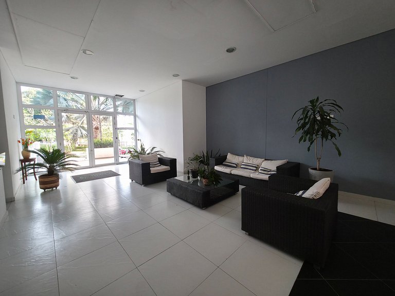 Loft acogedor con vista, piscina y balcón