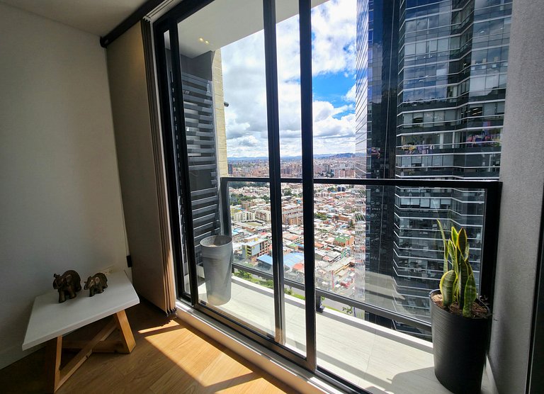 Vista panorámica con balcón, piso 17; Parking, Usaquén